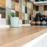 How to Choose the Right Kitchen Backsplash Protector?